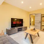 For Teleworking, Relax And Medium * サンタ・ポラ